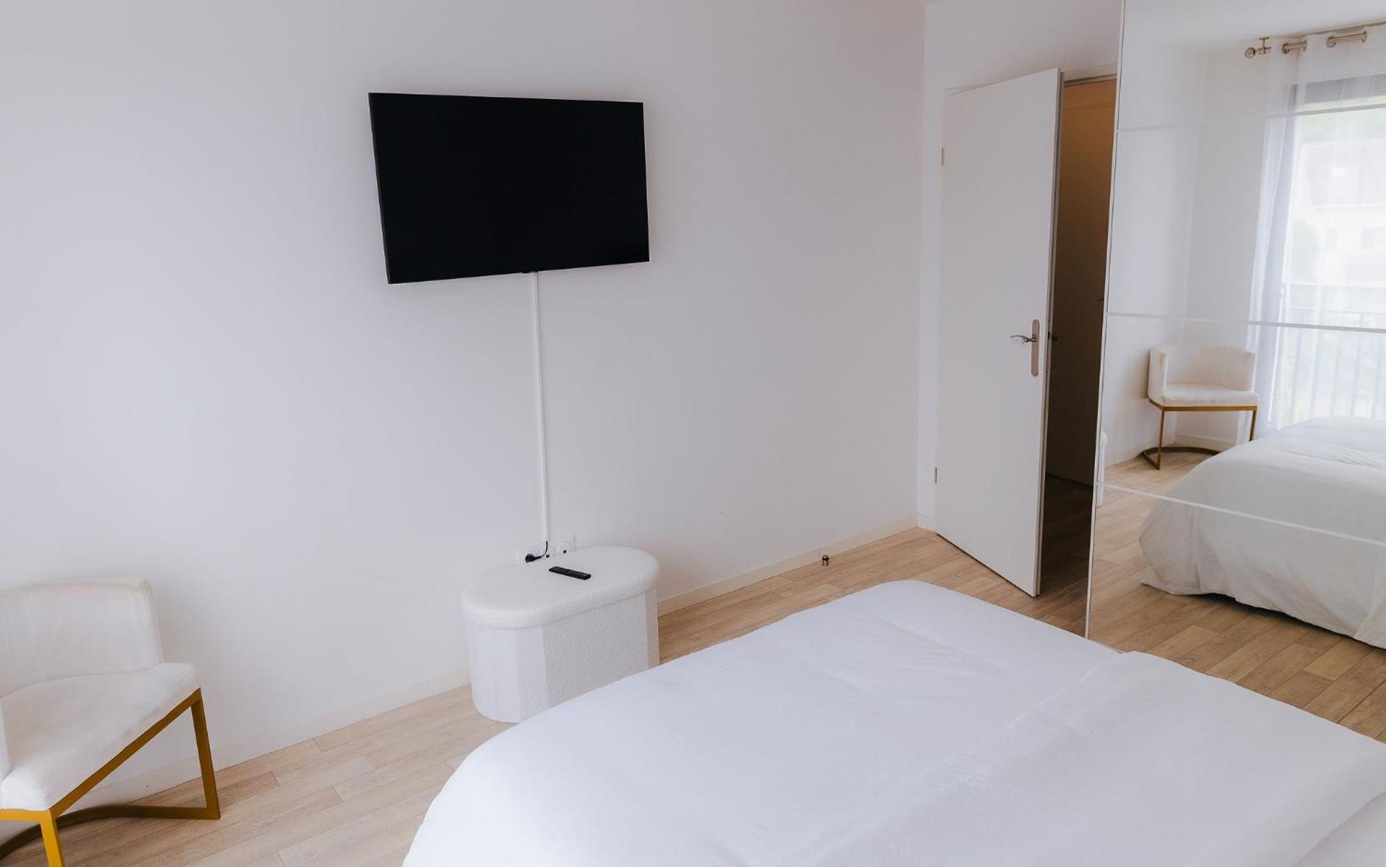 Appartement Luxueux, Neuf & Equipe A Versailles, Saint-Cyr-lʼÉcole Buitenkant foto