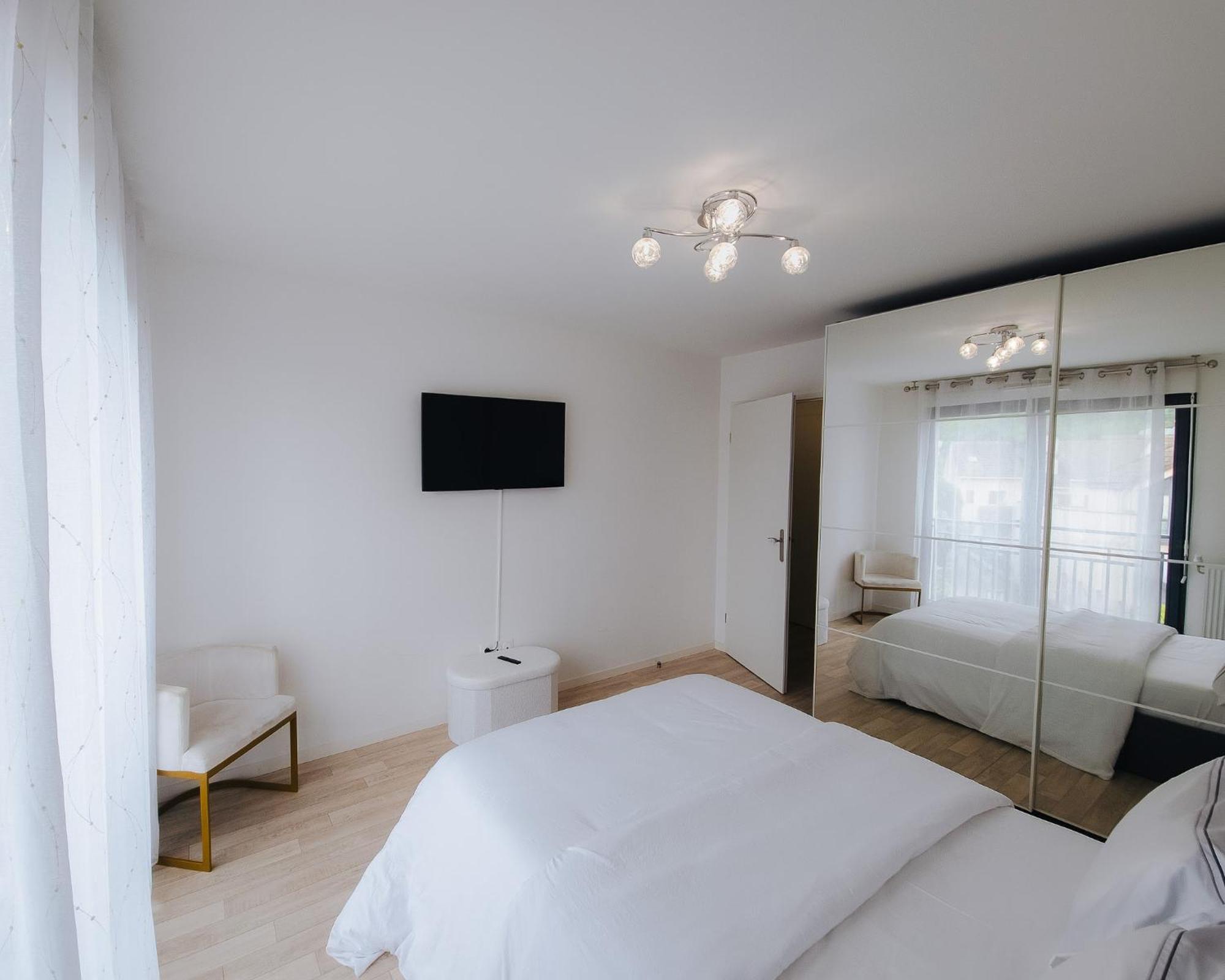 Appartement Luxueux, Neuf & Equipe A Versailles, Saint-Cyr-lʼÉcole Buitenkant foto